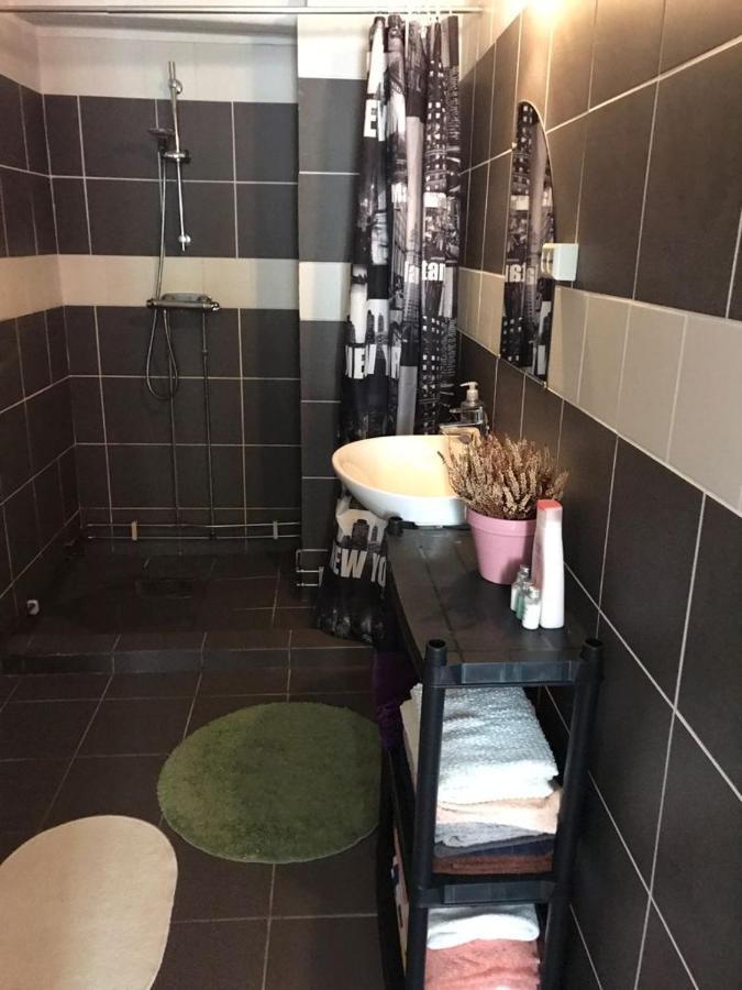 Vacker Hus I Naturen Froseke Bagian luar foto
